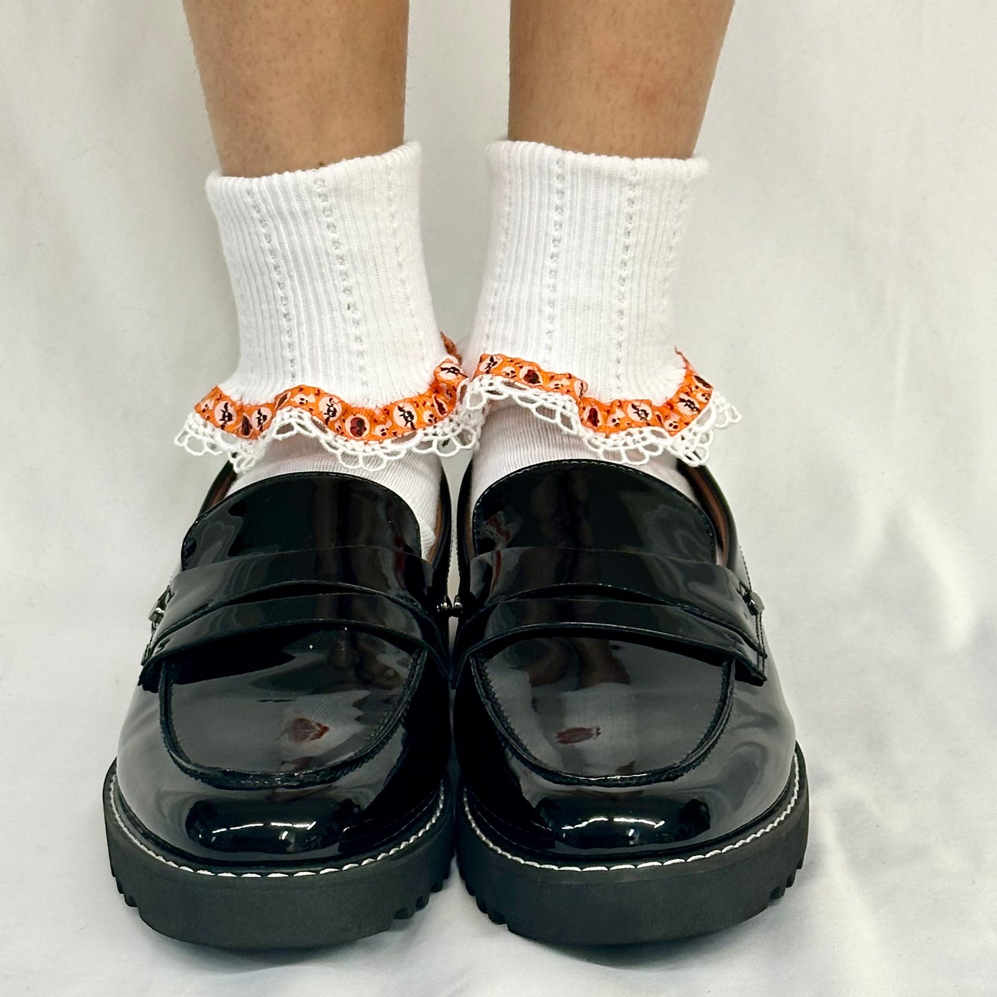 HALLOWEEN ribbon lace cuff sock - white