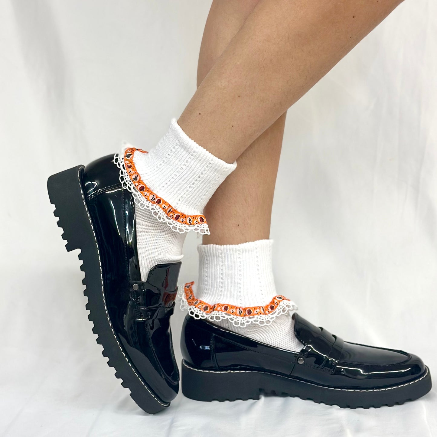 HALLOWEEN ribbon lace cuff sock - white