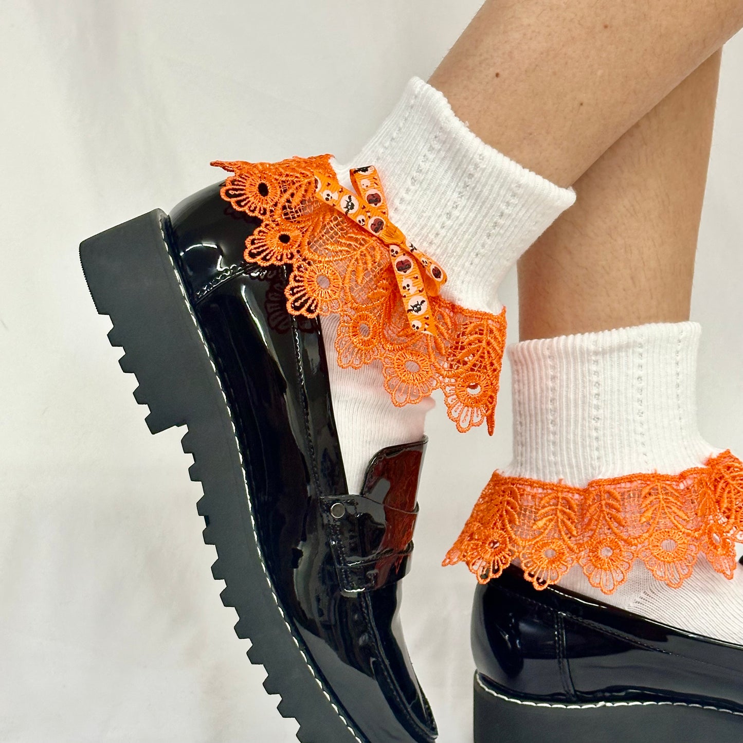 HALOWEEN bow lace cuff socks - white / orange