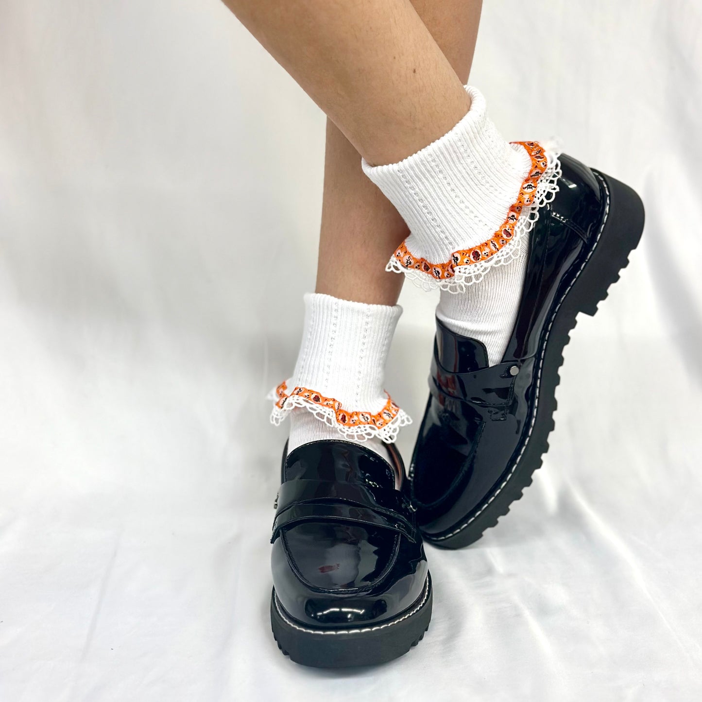 HALLOWEEN ribbon lace cuff sock - white