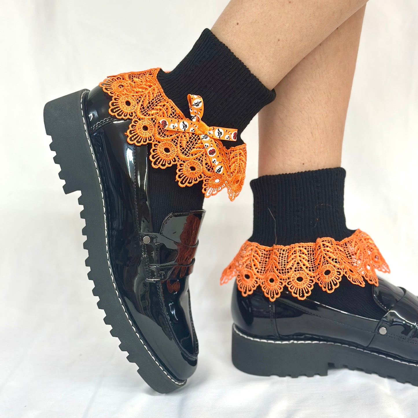 HALLOWEEN bow lace cuff socks - black / orange