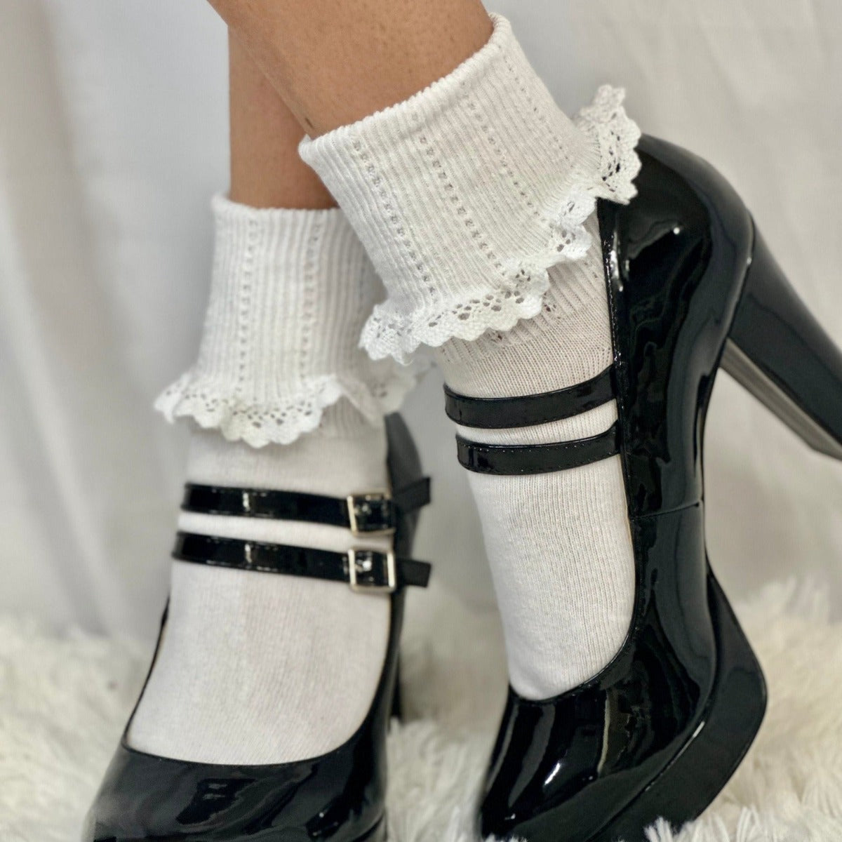 SALE lace cuff cotton socks white