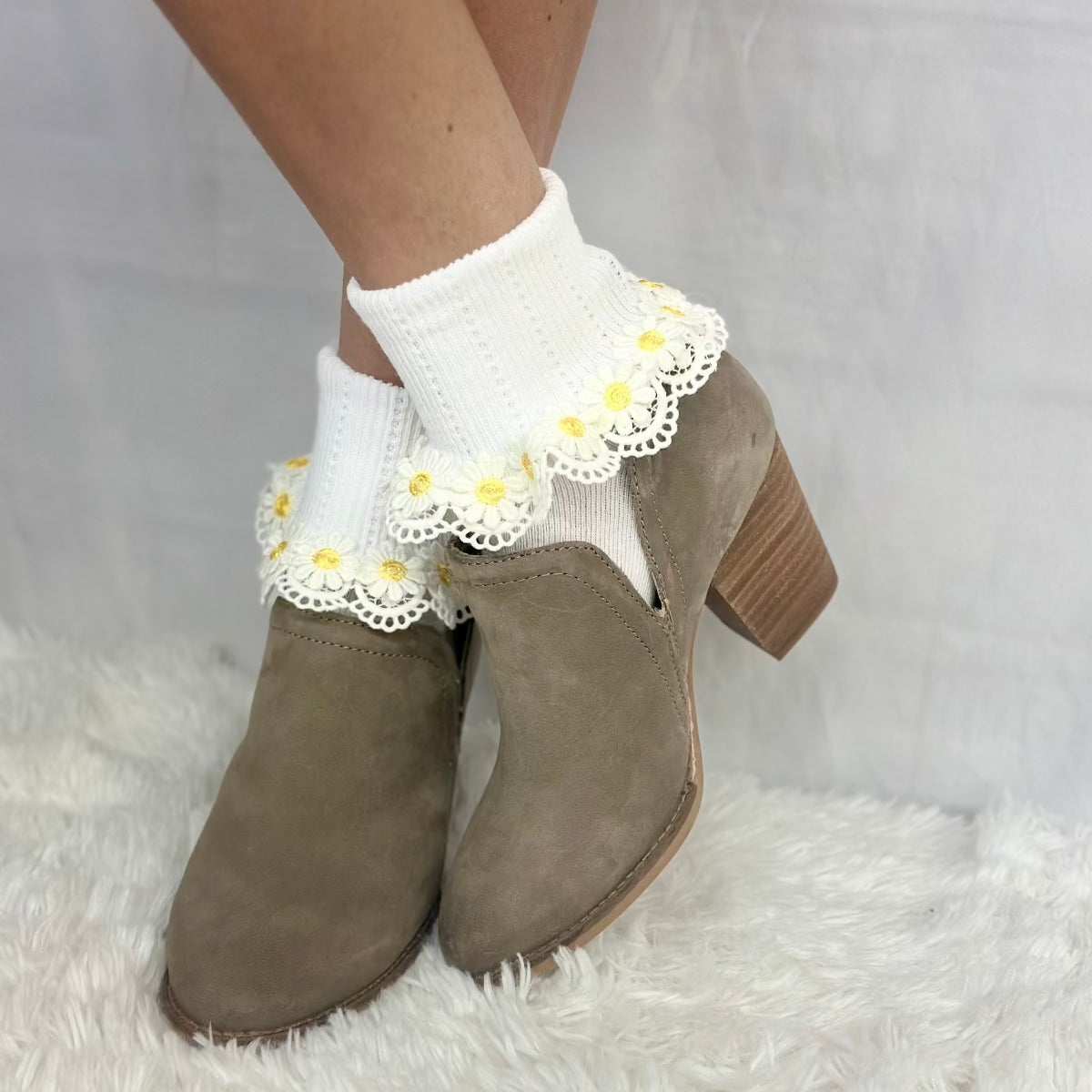 DAISY MAE lace cuff socks - white yellow