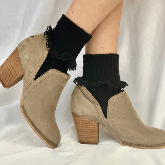 SCALLOP  lace cuff ankle socks  - black by Catherine Cole signature socks