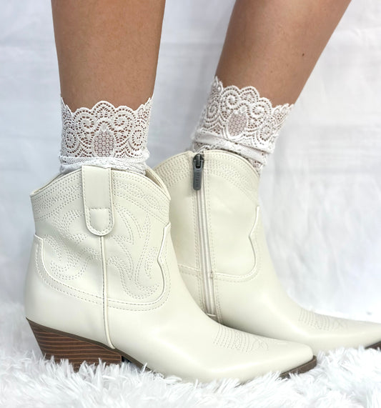white cowboy boot socks - what to wear with the hottest boot trend blog