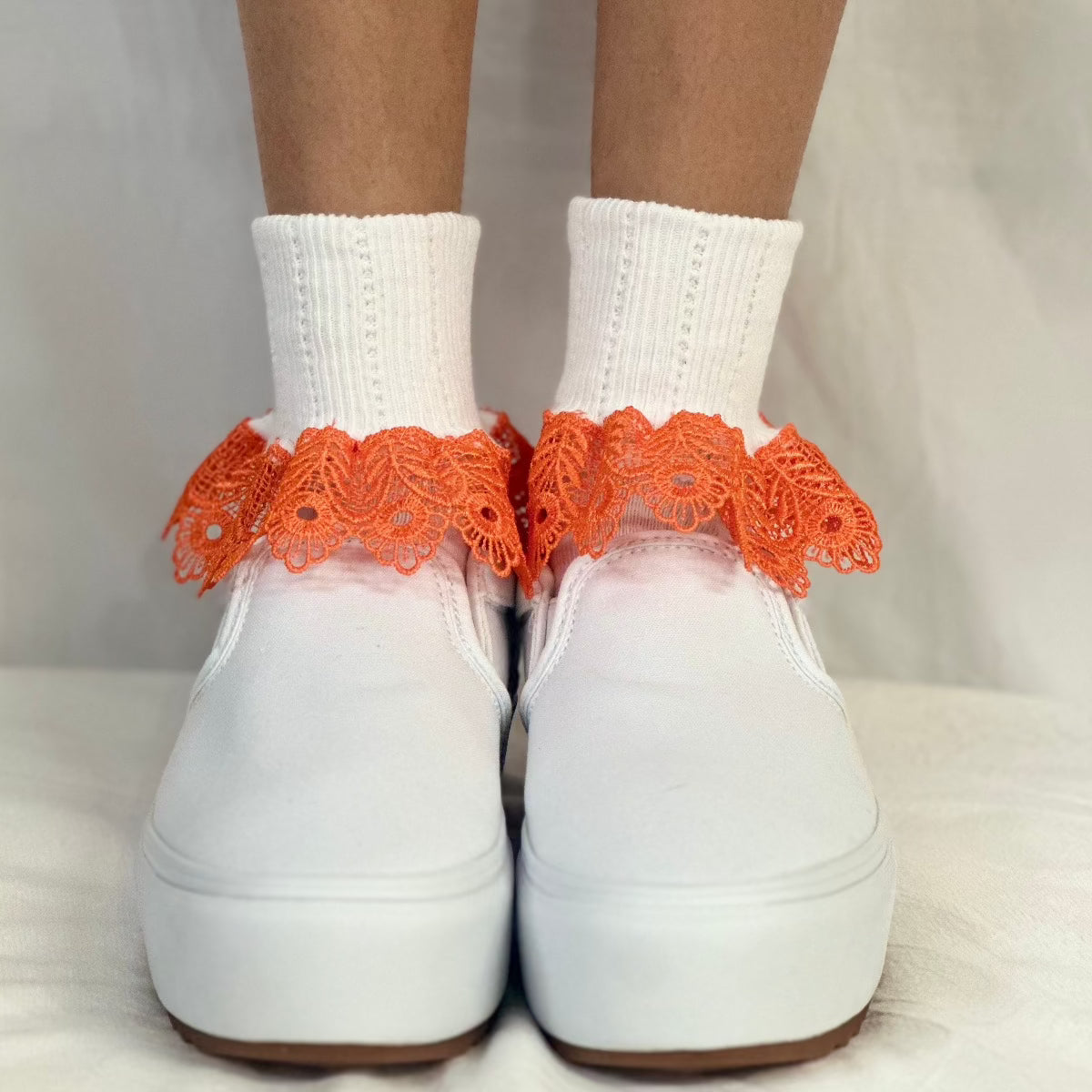 BLOSSOM lace cuff socks - white / orange