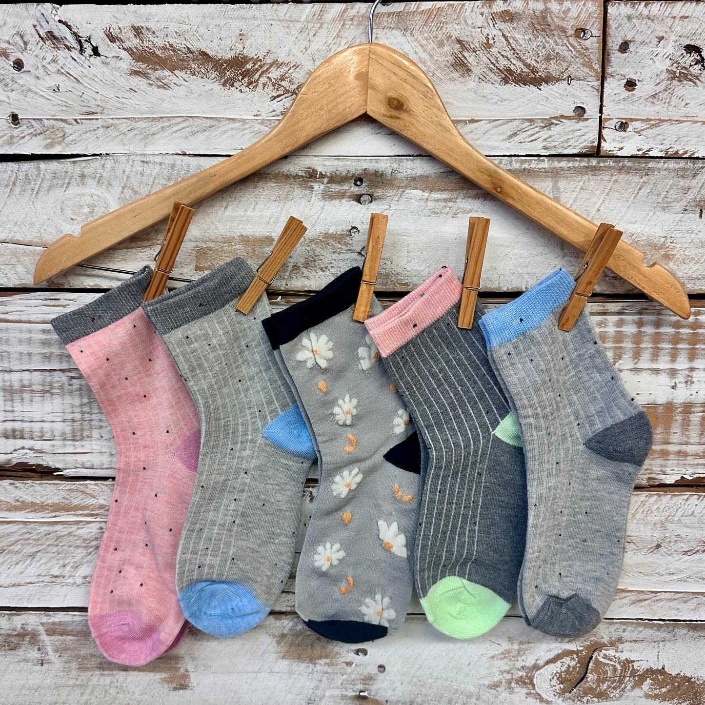 Stripes and Daisy 5-Pack assorted  Bundle + Wish Bracelet | Ankle Socks