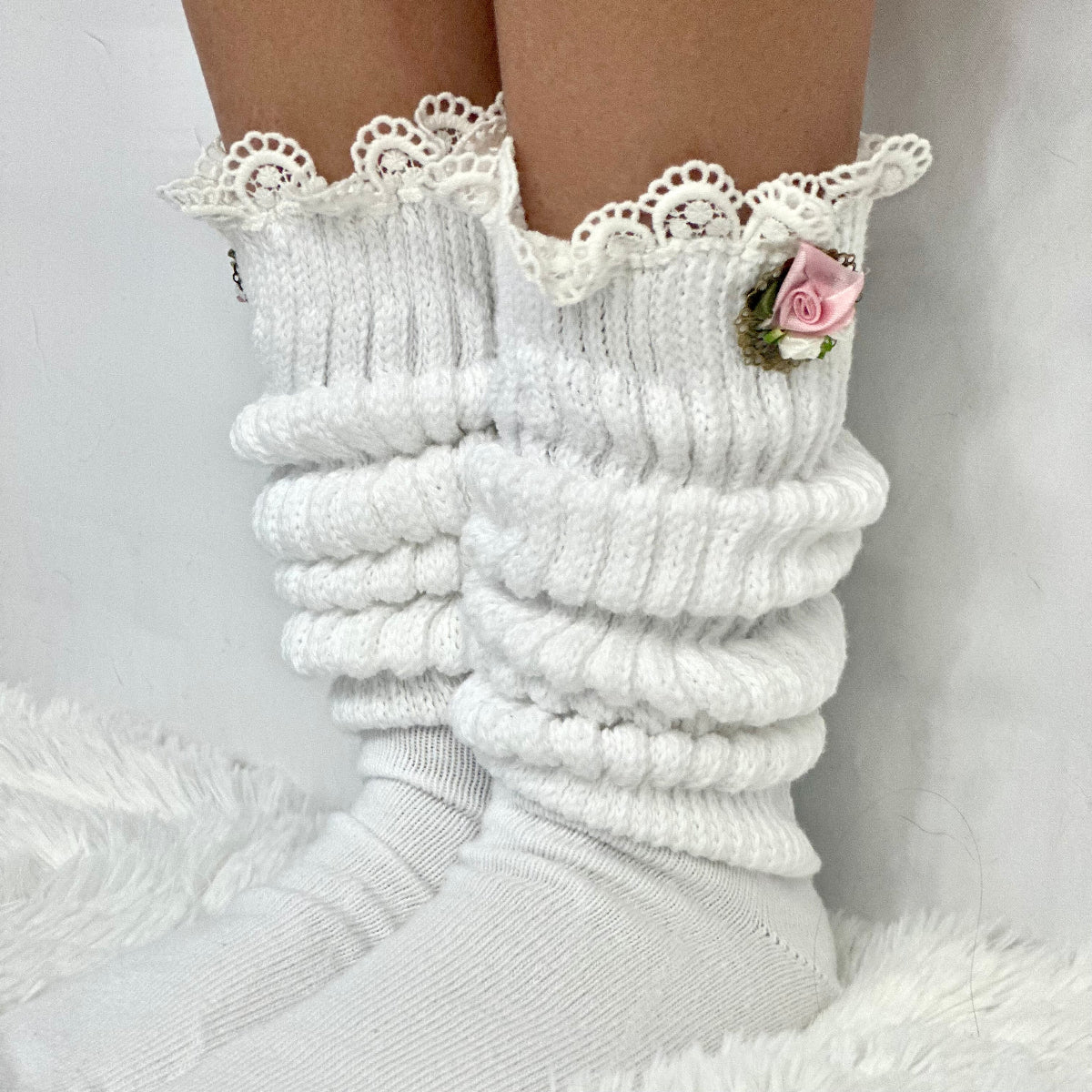 Flower pin lace topped ultimate slouch socks - white