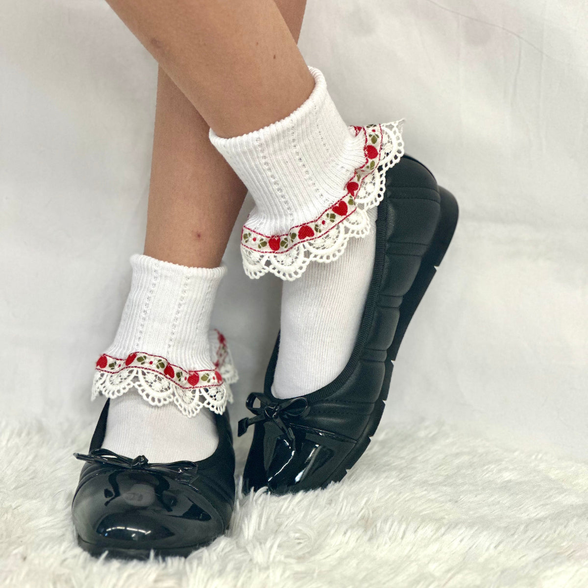 VALENTINE heart vintage lace cuff socks -red