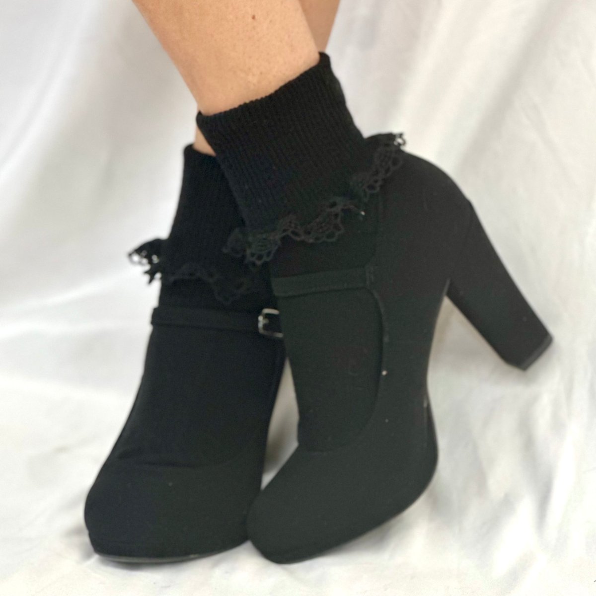 SCALLOP  lace cuff ankle socks  - black