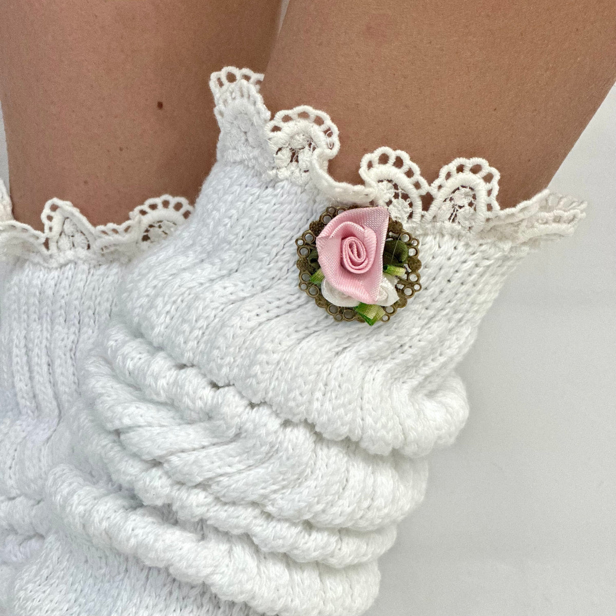 Flower pin lace topped ultimate slouch socks - white