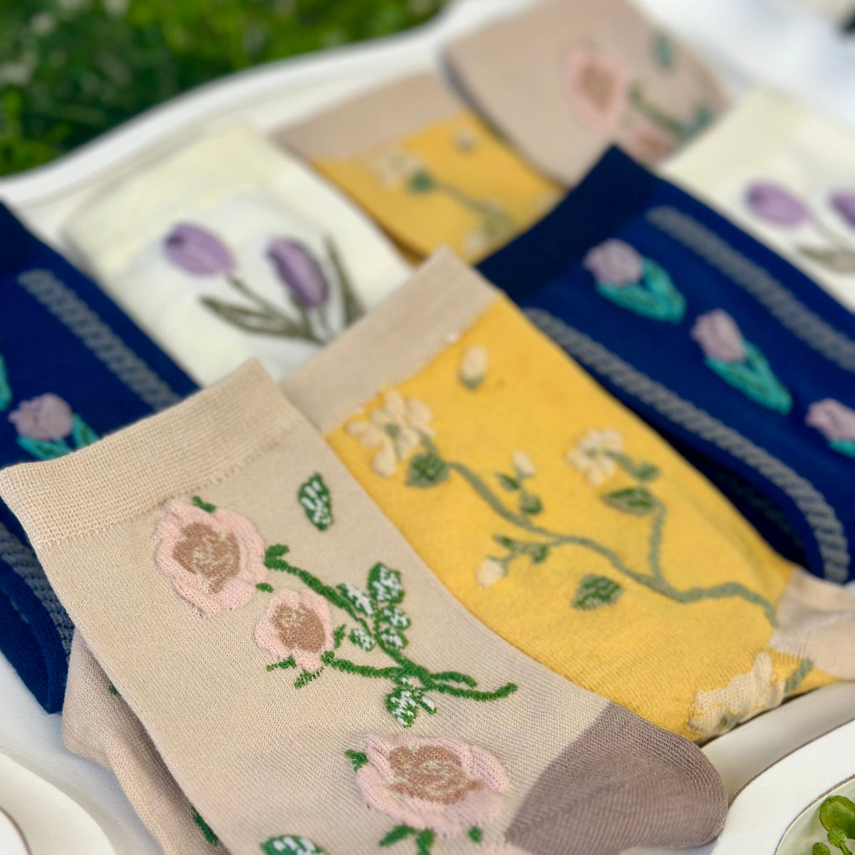 Floral Flower Ankle Socks 4-Pack Bundle with Wish Bracelet - Women's 6-9
