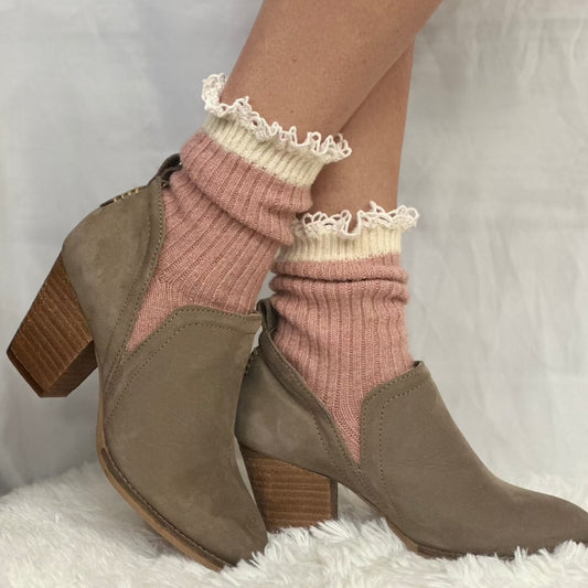 Cozy lace topped ankle socks for women, cute short boot socks quality