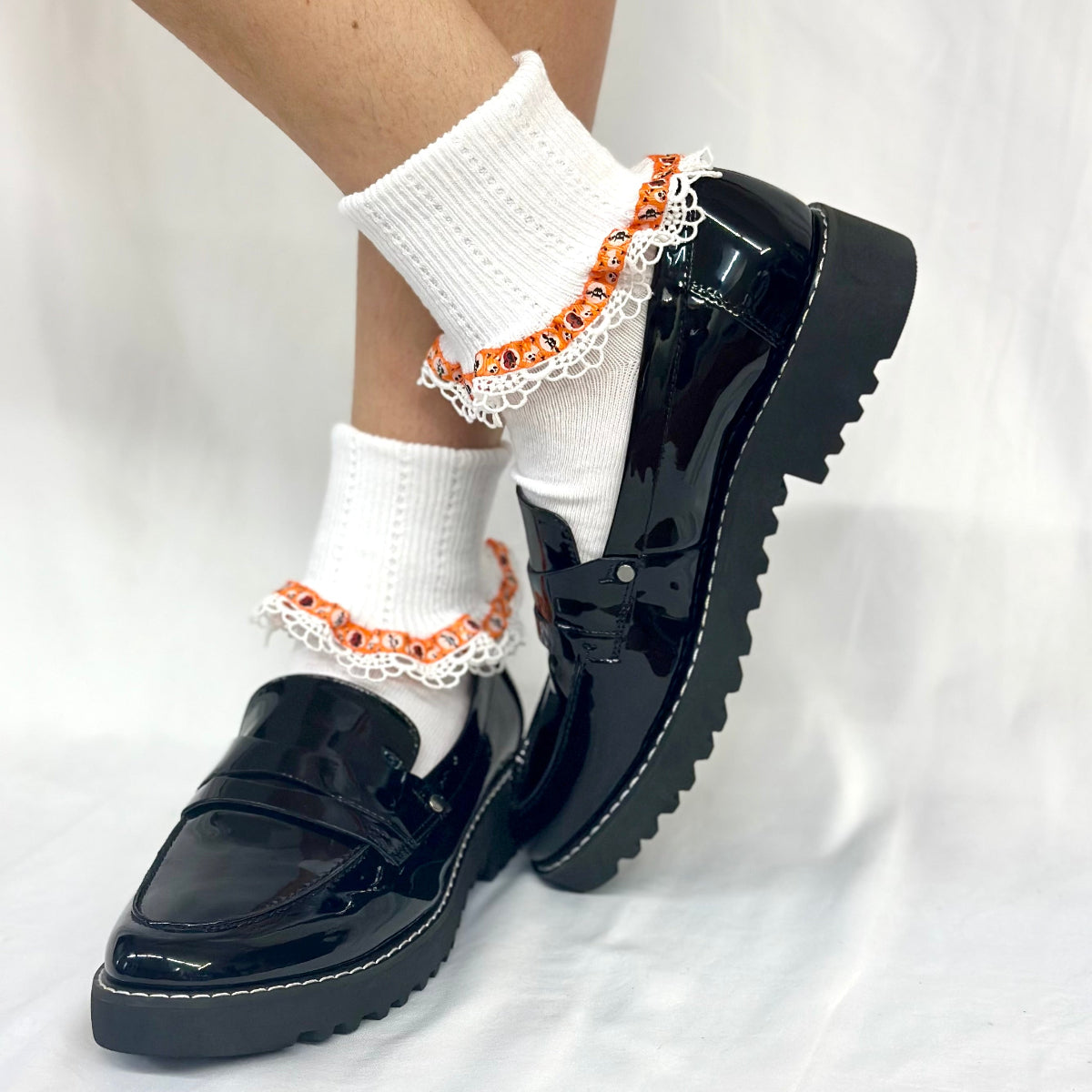 HALLOWEEN ribbon lace cuff sock - white