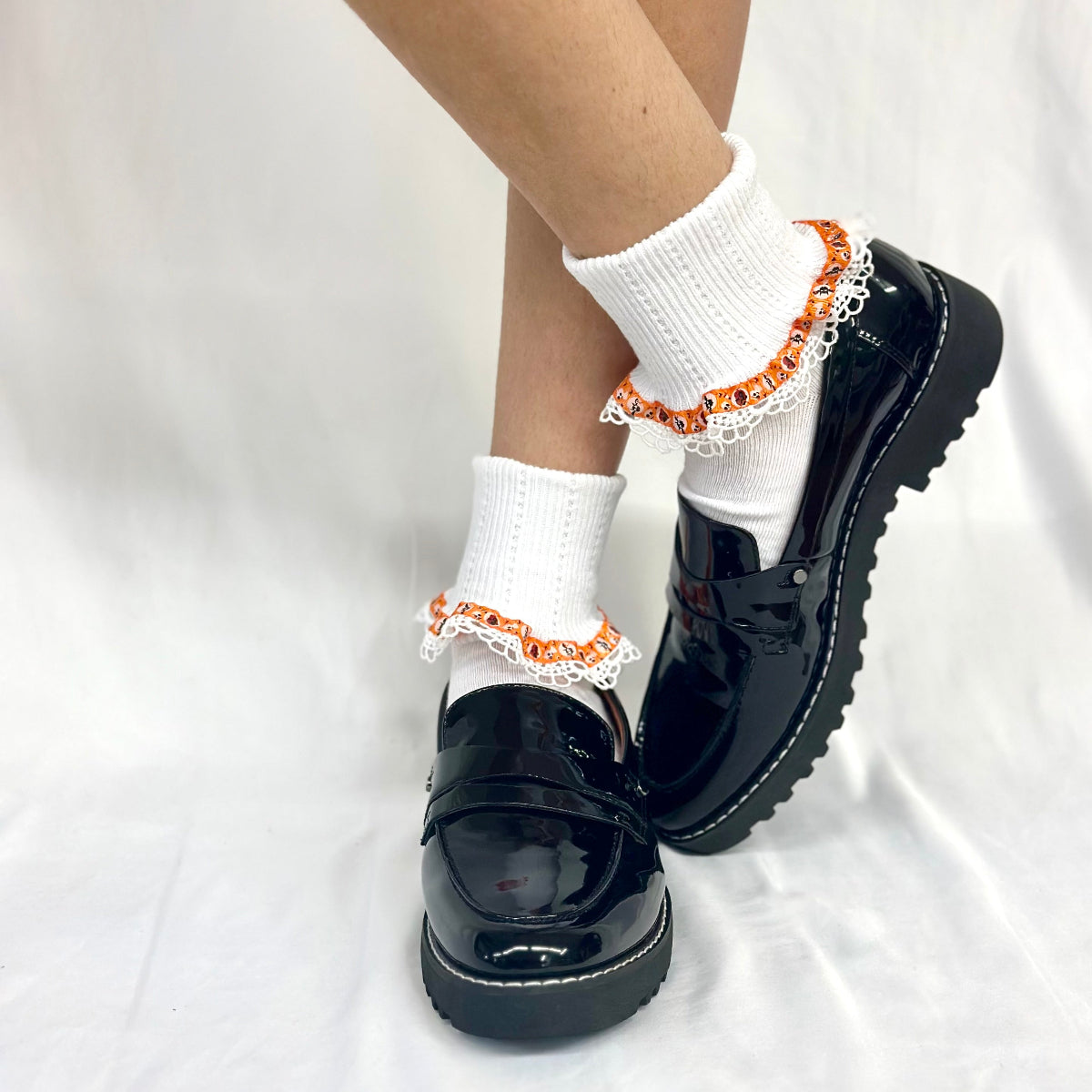 HALLOWEEN ribbon lace cuff sock - white