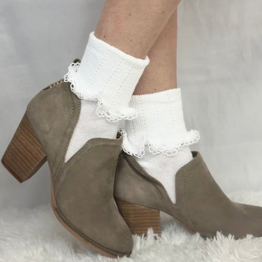 SCALLOP Lace Cuff Ankle Socks - White Cotton Ruffle Trim Socks