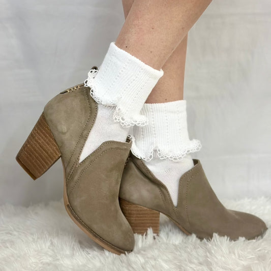 SCALLOP cuff ankle socks women - white by Catherine Cole signature socks
