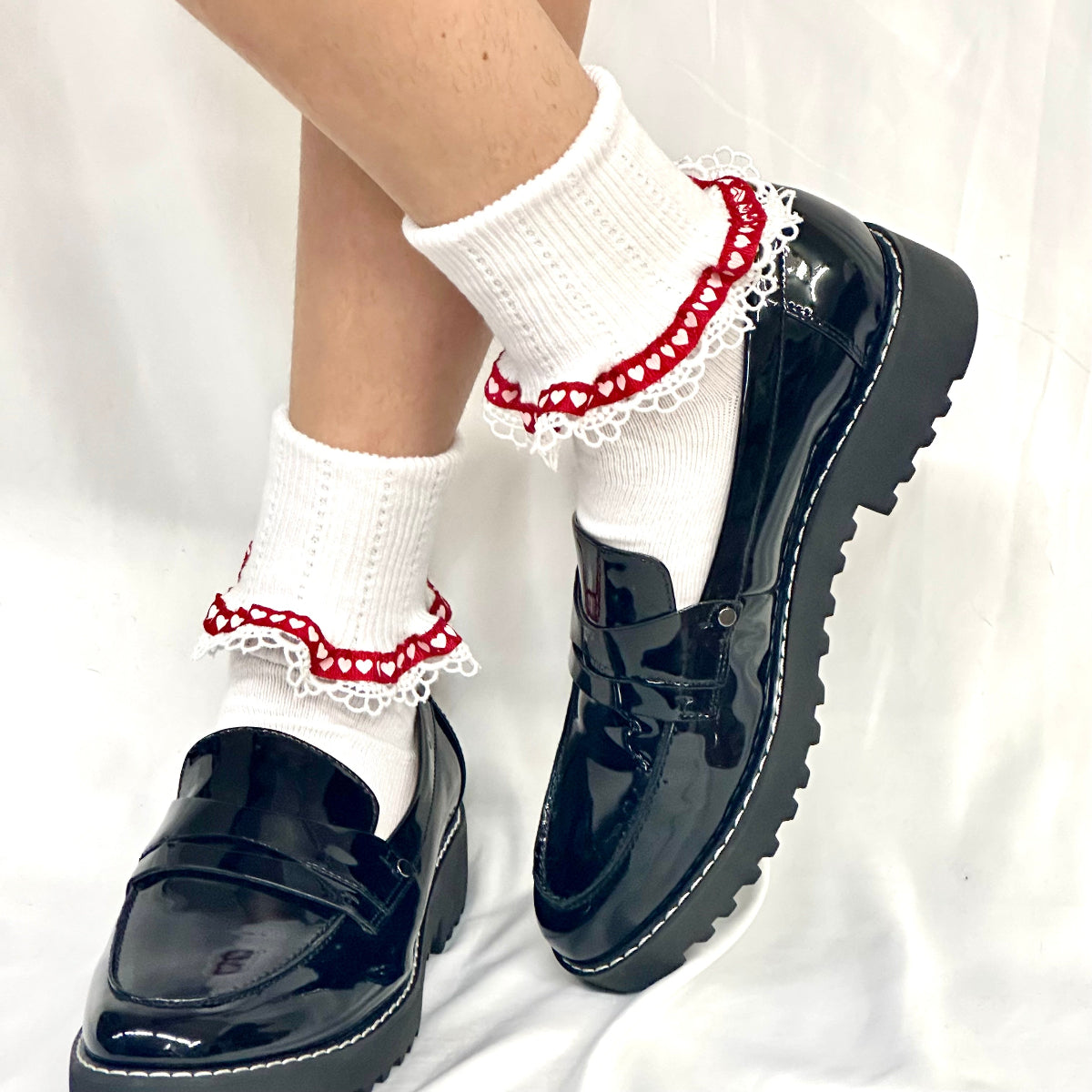 VALENTINE heart ribbon lace cuff socks - red