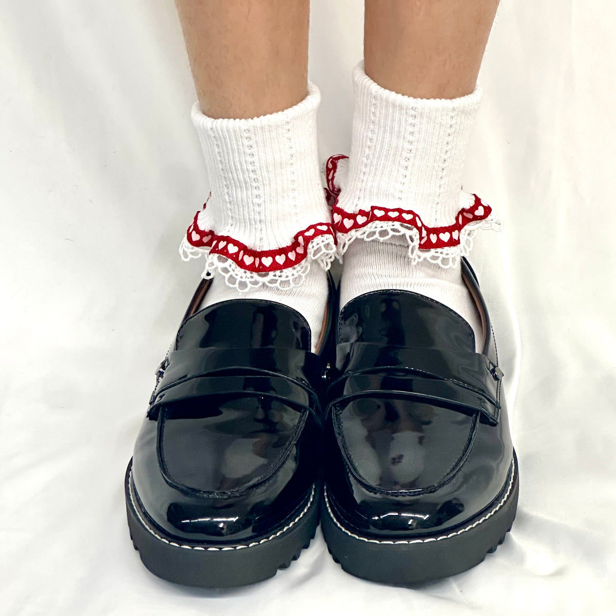 VALENTINE heart ribbon lace cuff socks - red