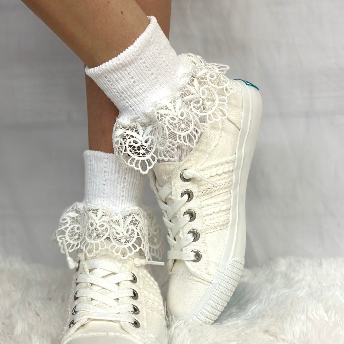 Delicate  lace ankle cuff socks women - white ,cute lace ankle bobby socks