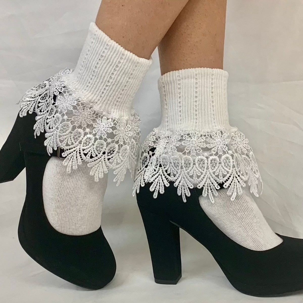 SIGNATURE lace cuff socks - white